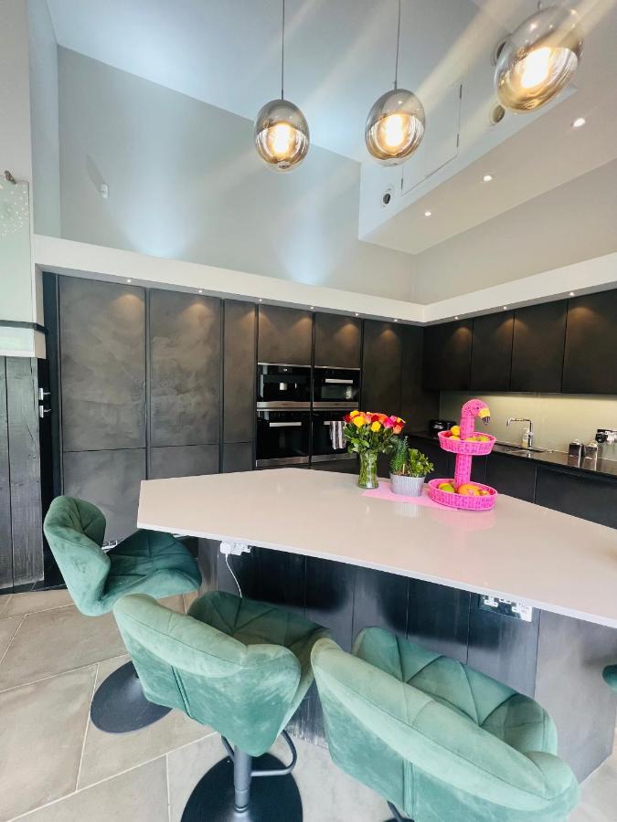 Dream House London With Gym, Cinema And Housekeeper Villa Ealing Exterior foto